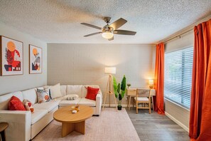 TV - Downtown Mesa Apartment - Pool, W/D, 65” TV, Walk to Dining (Mesa)