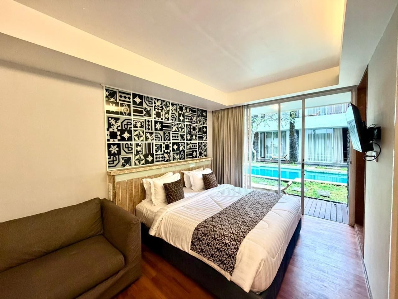 Deluxe Room Pool Access | Truy cập Internet không dây miễn phí 