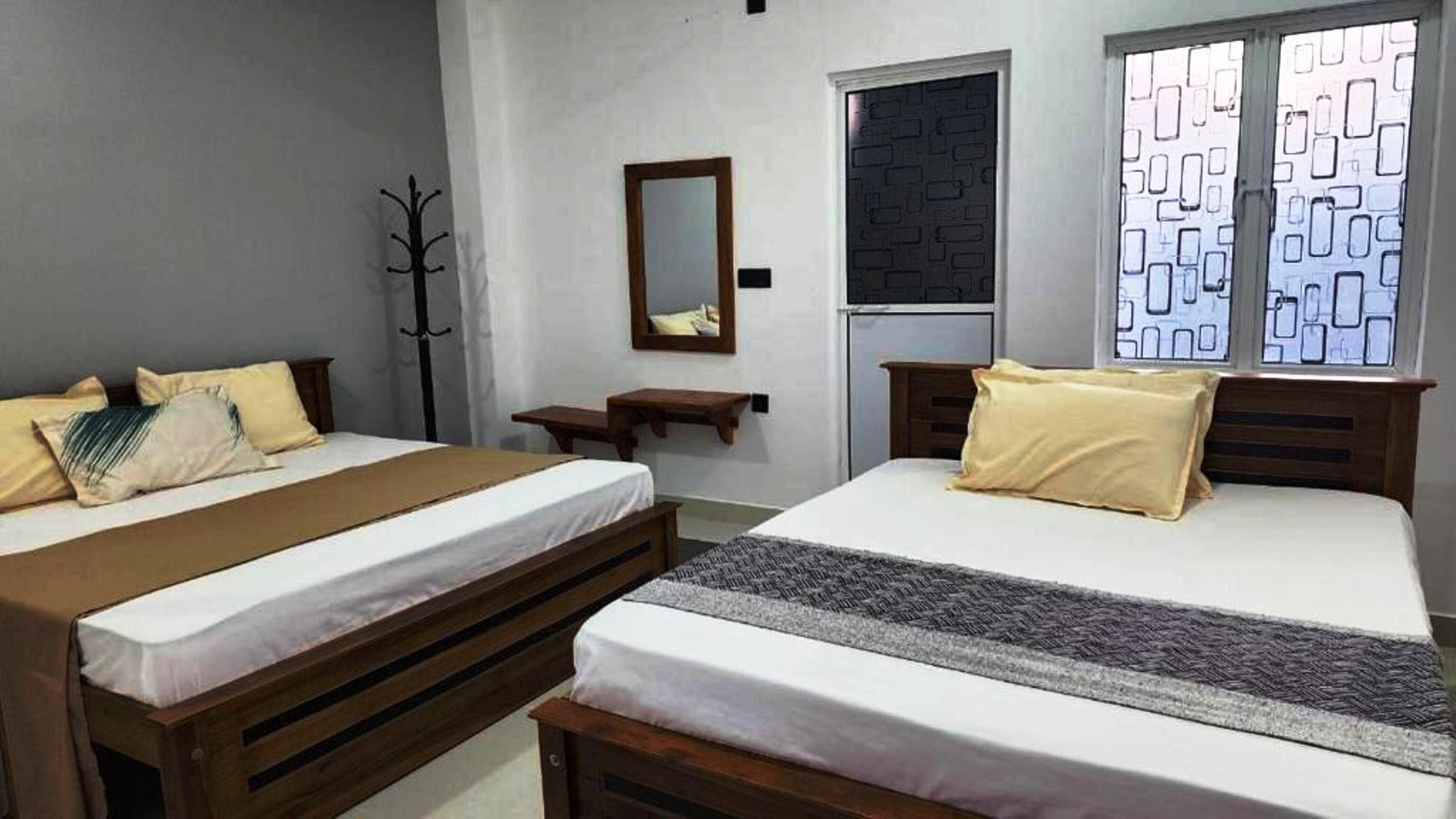 奢華三人房, 花園景觀 | 客房內保險箱、書桌、筆電工作空間、遮光布/窗簾