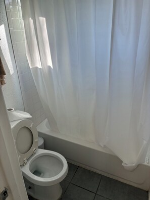 Håndklær, såpe og toalettpapir