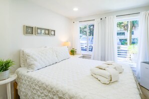 2 bedrooms, iron/ironing board, WiFi, bed sheets - One Block Walk to Beach - Get Your Toes in the Sand in Minutes!  Covered Deck, Garden Views & Fun (Folly Beach)
