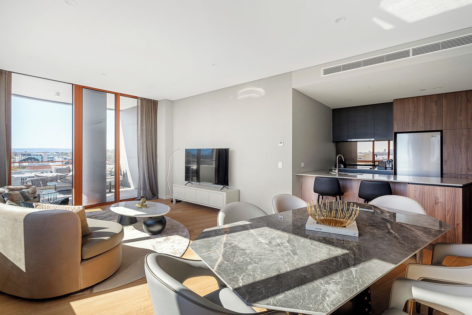 Panoramic Apartment, 2 Bedrooms, Kitchen, River View | Dining