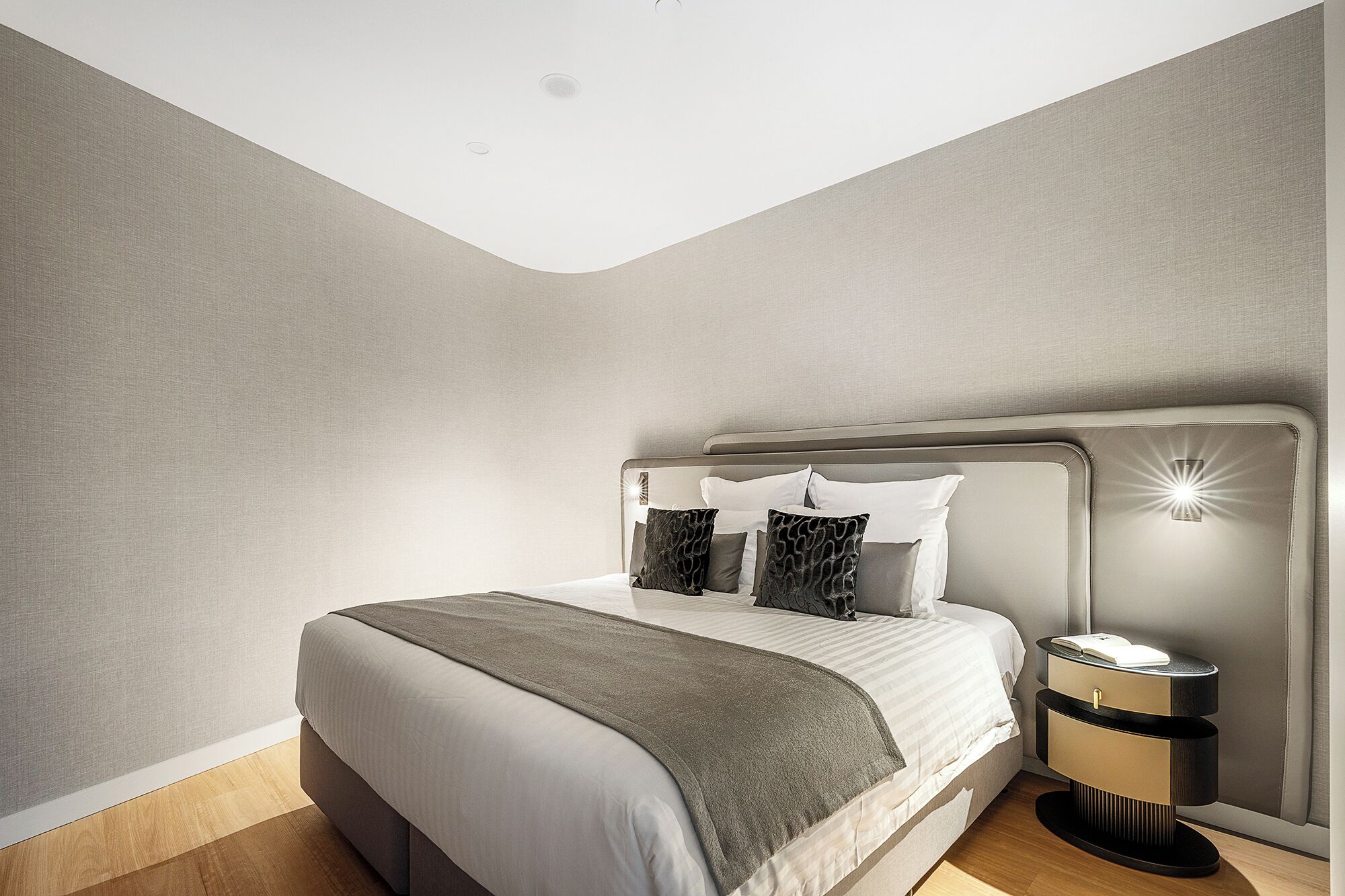 Premium suite, 2 slaapkamers, niet-roken, keuken | Een strijkplank/strijkijzer, gratis wifi