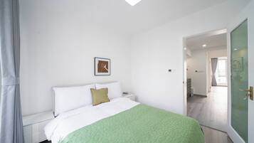 Apartemen Superior, 3 kamar tidur, balkon, pemandangan kota | Meja kerja, ruang kerja ramah laptop, dan Wi-Fi gratis