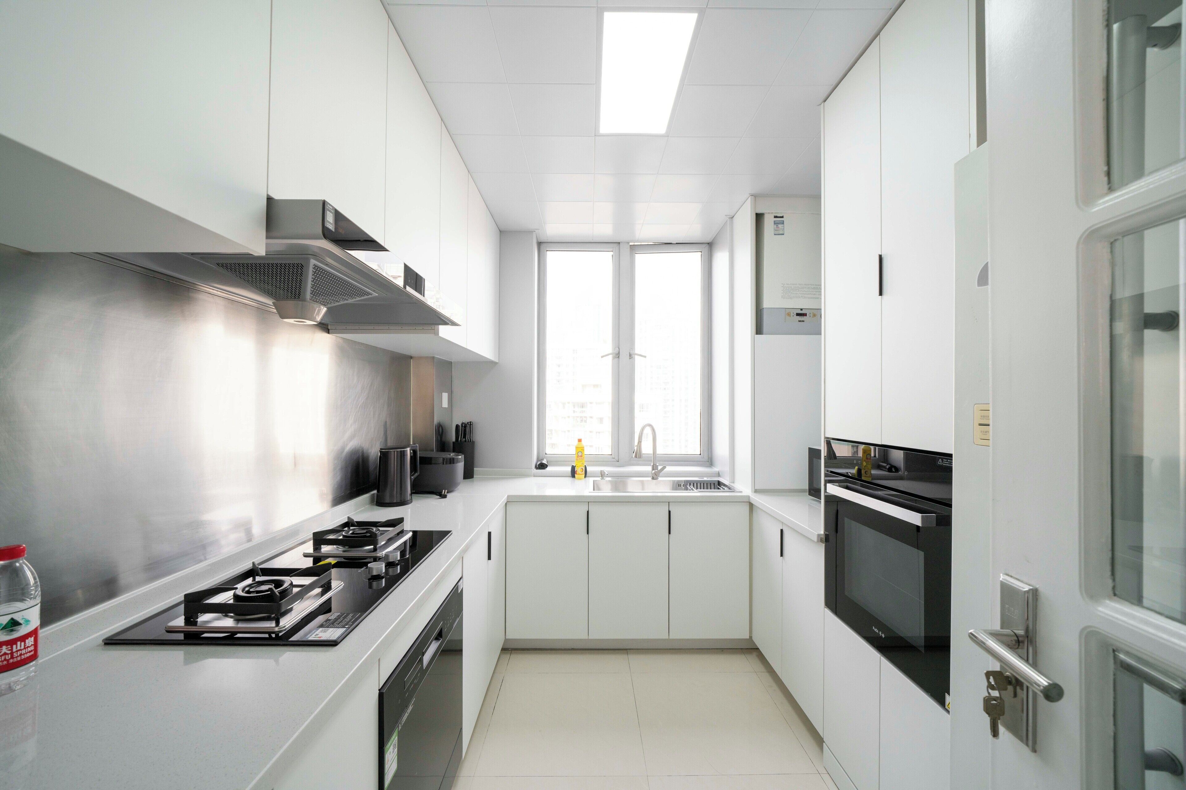 Fridge, microwave, stovetop, cookware/dishes/utensils
