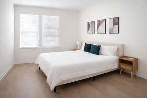 Iron/ironing board, WiFi, bed sheets - Comfortable 2BR Residence with Top-Tier Amenities (Sherman)