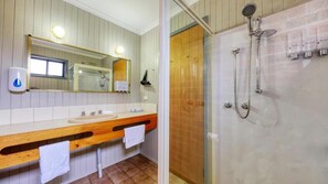 Ντουζιέρα, δωρεάν προϊόντα προσωπικής περιποίησης, πετσέτες, Σαπούνι
