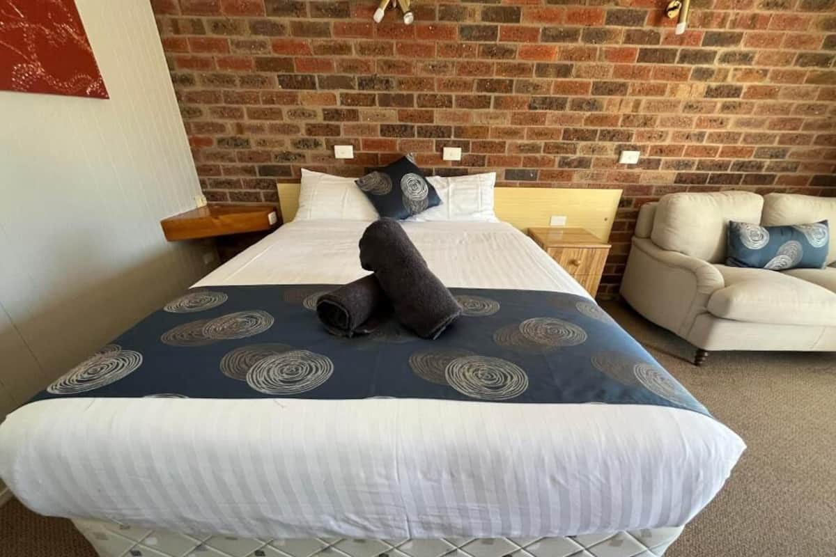 Standard Room, Courtyard View | Desk, free WiFi, wheelchair access