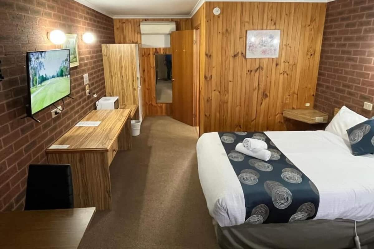 Standard Double Room, Courtyard View | Desk, free WiFi, wheelchair access