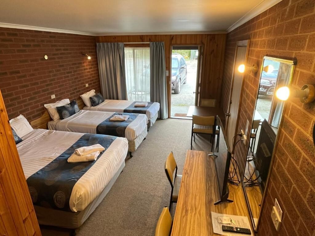 Desk, free WiFi, wheelchair access