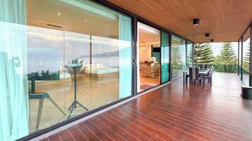 Family Room | Terrace/patio