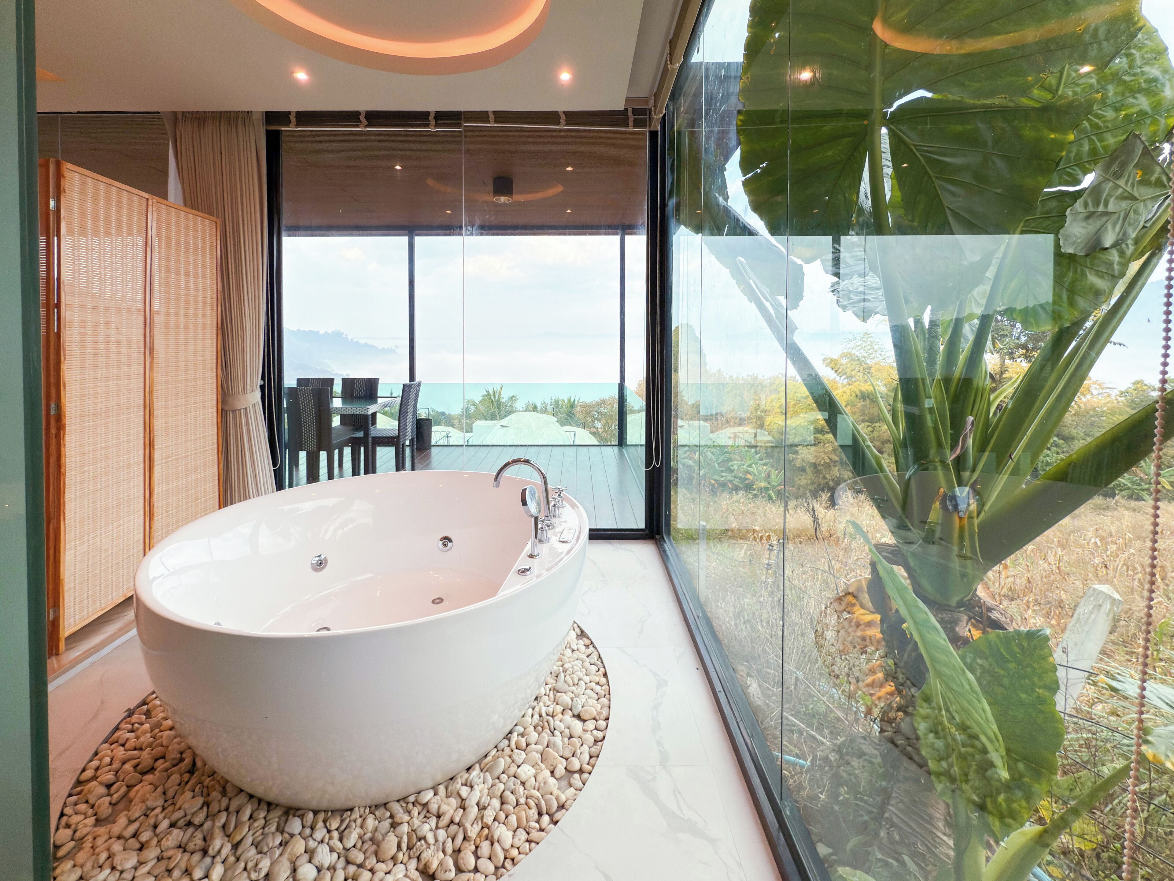Suite | Private spa tub