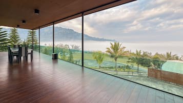 Family Room | Terrace/patio