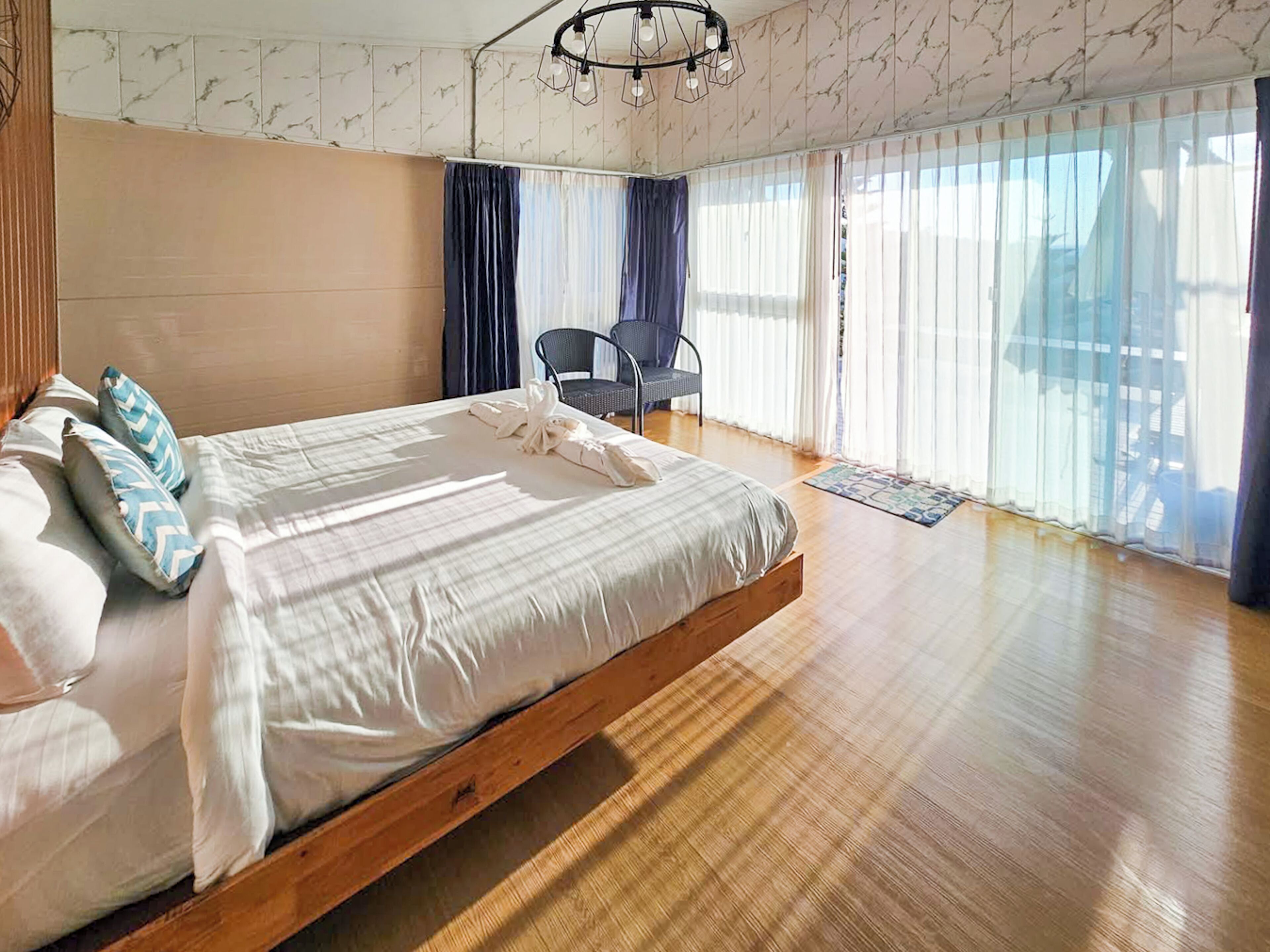 Wifi gratis y ropa de cama 