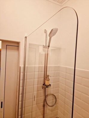 Hair dryer, towels, soap, toilet paper - Cosy apartment in a city centre Brasov (Brașov)