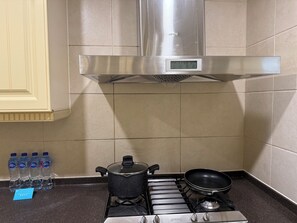 Private kitchen - Tyms Changning 2BR near Zhongshan  Metro (Shanghai)