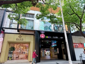 Exterior detail - Tyms Changning 2BR near Zhongshan Metro (Shanghai)