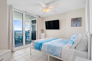 Iron/ironing board, free WiFi, bed sheets - 4 Bedroom end unit| Gulf Front| Walk to restaurants and shops| Indoor and outdoor pools (Pensacola)