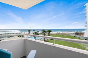 Property grounds - 4 Bedroom end unit| Gulf Front| Walk to restaurants and shops| Indoor and outdoor pools (Pensacola)