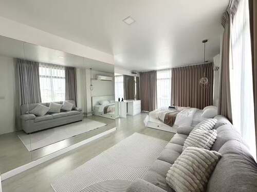 Minimal style Don Mueang house near the airport