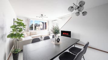 Apartment | Dining