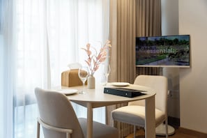Family Quadroom | Makan di kamar