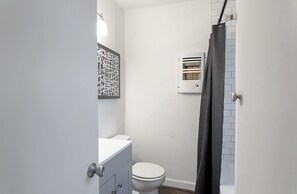 Eco-friendly toiletries, hair dryer, towels, soap - 1BR Westheimer Dream 08, Walkable Montrose (Houston)