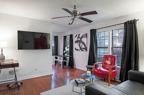 Smart TV - 1BR Westheimer Dream 08, Walkable Montrose (Houston)