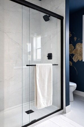 Shower, hair dryer, towels, soap - Ocean-Inspired Art Suite (Langford)