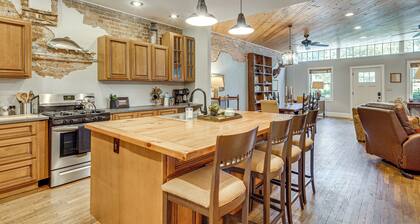 Private Hot Tub, Steps to Main St: Saluda Retreat