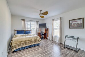 3 Schlafzimmer, Schreibtisch, Bügeleisen/Bügelbrett, Internetzugang