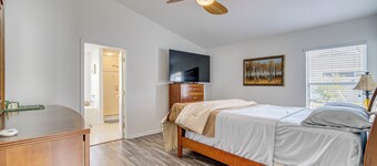 9 Mi to WEC & Dtwn Ocala! Family Haven w/ Patio