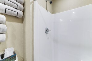 Hair dryer, towels - Stunning Views! Table Rock Lake Cabin Near Marina (Shell Knob)