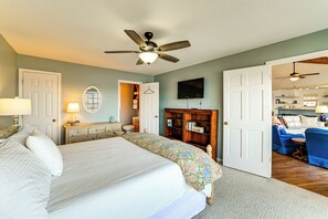 5 bedrooms, desk, Internet, bed sheets - Summer Getaway on Kentucky Lake w/ Private Dock (New Concord)