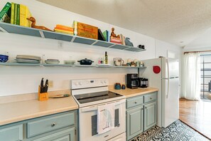 冷蔵庫、電子レンジ、コンロ、食器洗い機