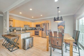 Private kitchen - Upscale Retreat at Loon Mountain! Family Townhome (Lincoln)