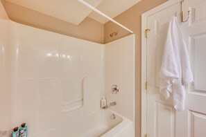 Hair dryer, towels - Upscale Retreat at Loon Mountain! Family Townhome (Lincoln)