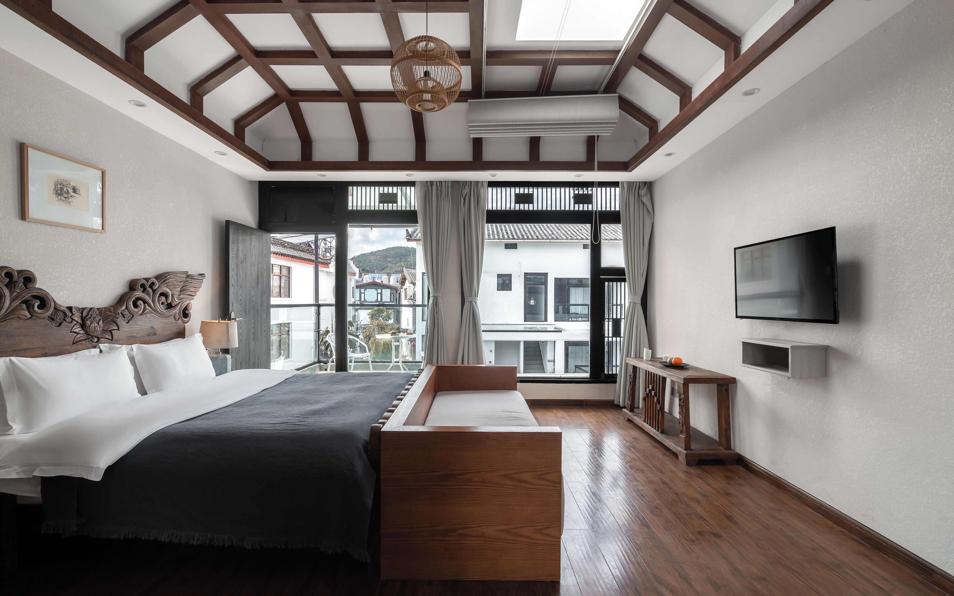 Quarto casal superluxo, sacada, vista para o jardim | Espaço de trabalho para notebook, cortinas blackout