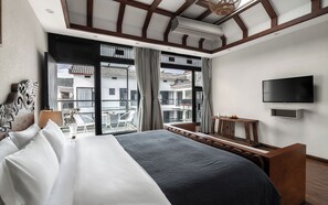 Premium bedding, down comforters, pillowtop beds, individually decorated - Lijing Gemmer Hotel (Lijiang)