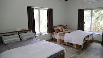 デスク、WiFi (無料)