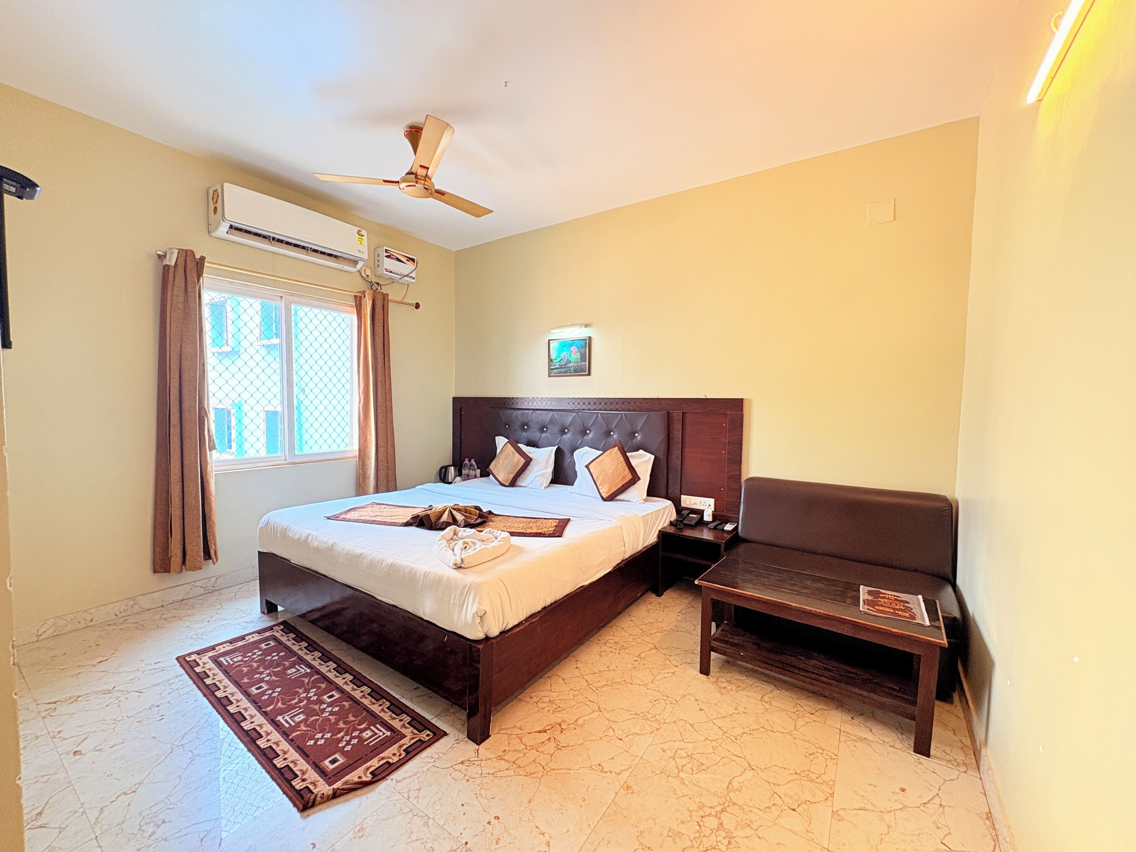 Deluxe Double Room, City View | Desk, free WiFi