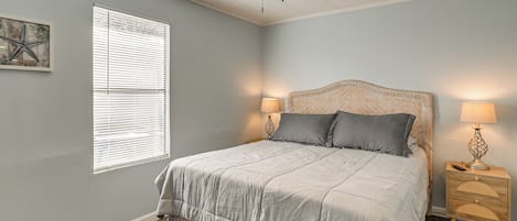 3 makuuhuonetta, työpöytä, silitysrauta/-lauta, internet