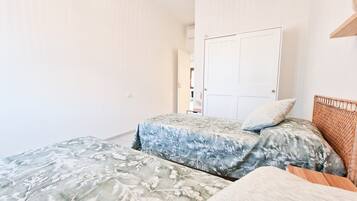 BĂŒgeleisen/BĂŒgelbrett, BettwĂ€sche