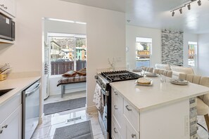 Refrigerador, microondas, parrilla de estufa y lavavajillas 