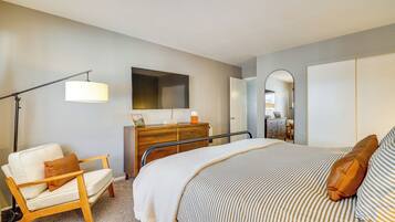 2 bedrooms, desk, iron/ironing board, internet