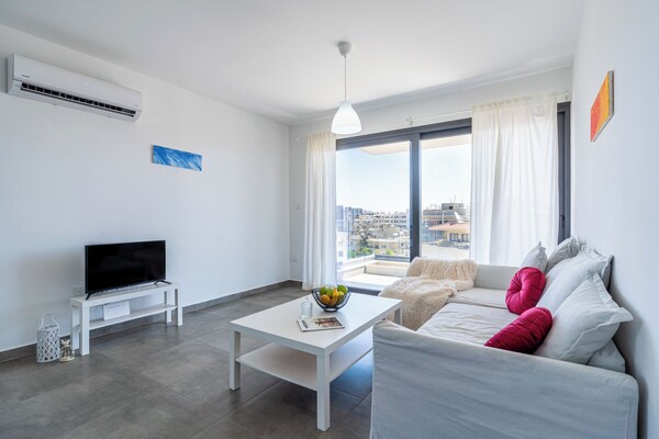 Maryam's 2-br Apt. With Pool & Balcony In Larnaca - Larnaca