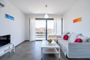Apartamento, vista para a cidade | Área de estar | Smart TV, Netflix, serviços de streaming