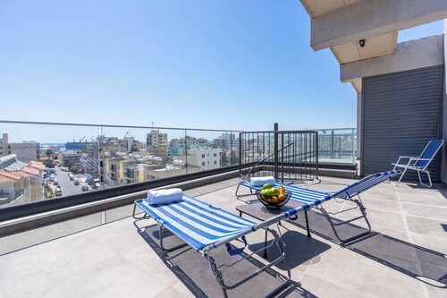 Maryam's 2-BR Apt. With Pool & Balcony in Larnaca