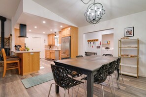 Dining - 1 Mi to Lake Almanor! Northern Sierra Family Cabin (Westwood)