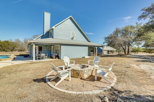 Hill Country Escape: Family Home w/ Outdoor Oasis